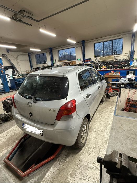 Тойота  Ярис НА ЧАСТИ 1.0i 2011 г