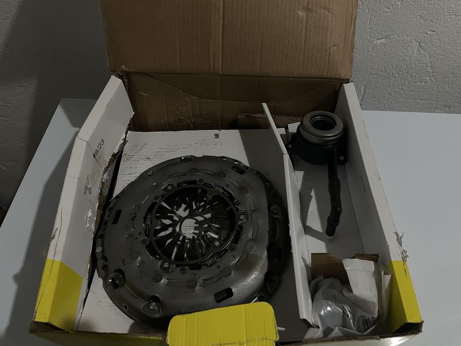 Продам  комплект сцепления LUK