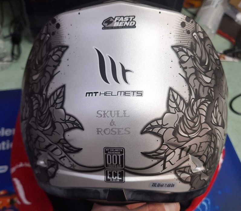 Каска MT Helmets Revenge skull  XXL 62-63