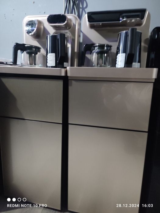 Продаётся кулер с чайным сервисом