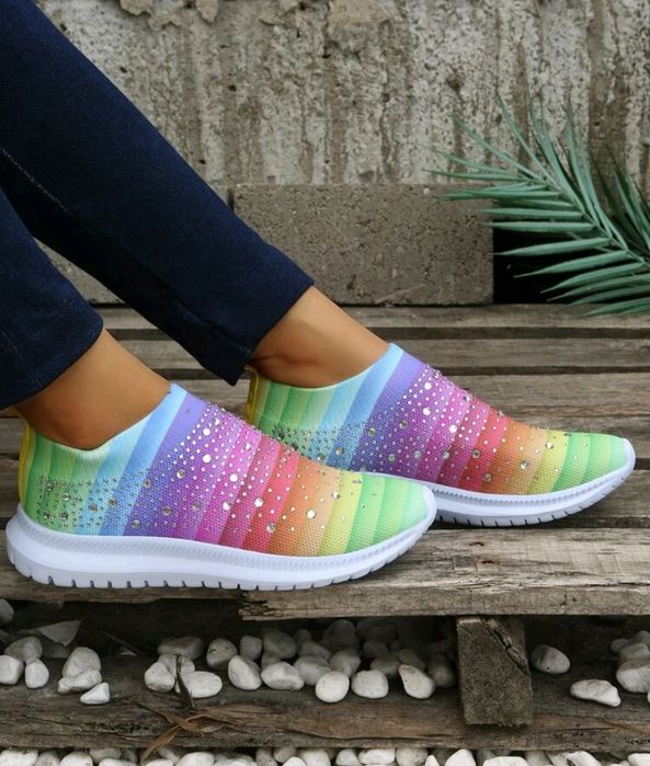 Цветни маратонки