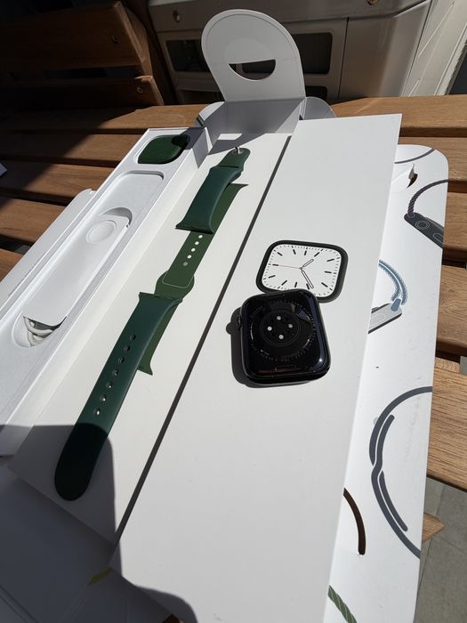 Apple Watch Series 7 45mm GPS Green Aluminum + Clover Sport Band