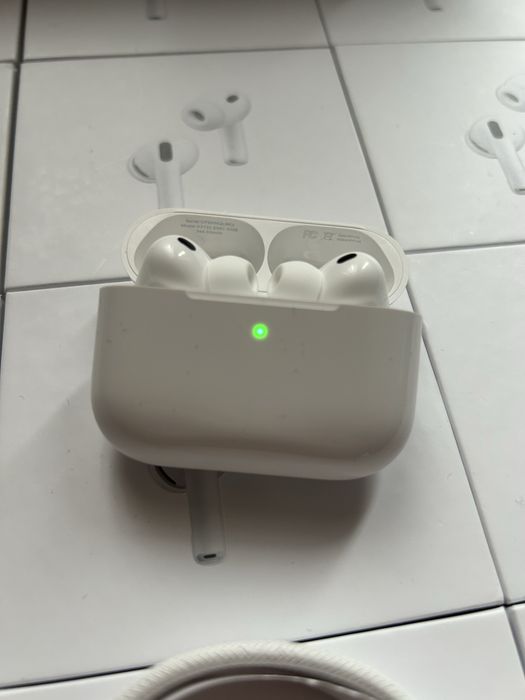 AirPods Pro 3 - Noi, Sigilate - Anulare Sunet Functional - Predare personala/Livrare curier