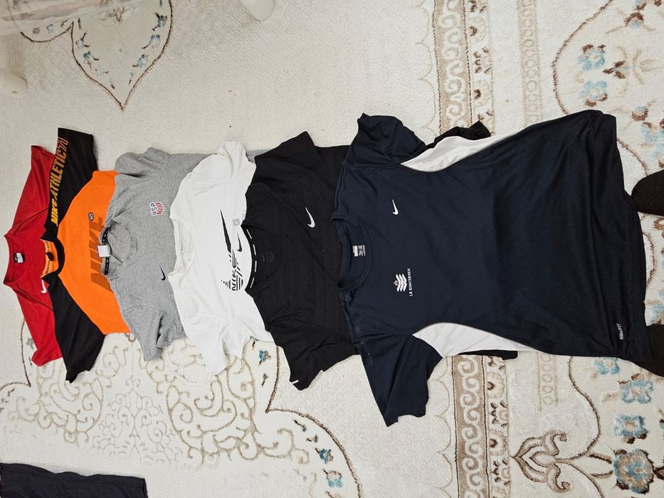 Продам оригинальные футболки Nike