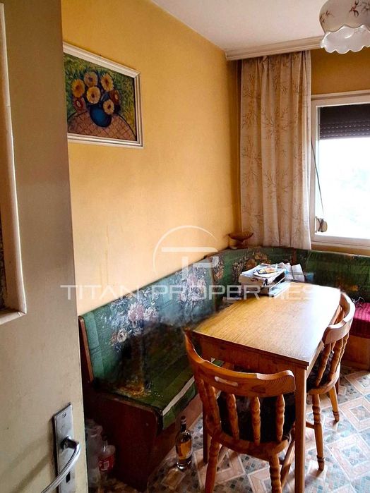 Тристаен апартамент в Центъра