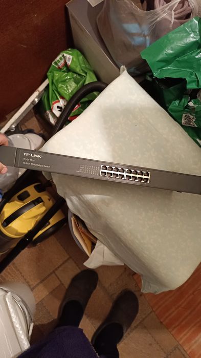 Коммутатор TP-Link 16 портов.
