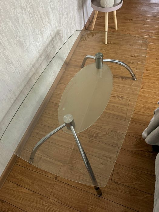 Продам стол обеденный