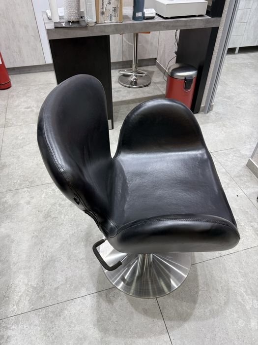 Vand 2 scaune coafor noi