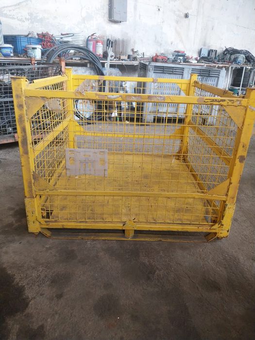 Boxpaleți metalice pliabili  cu podea din tablă