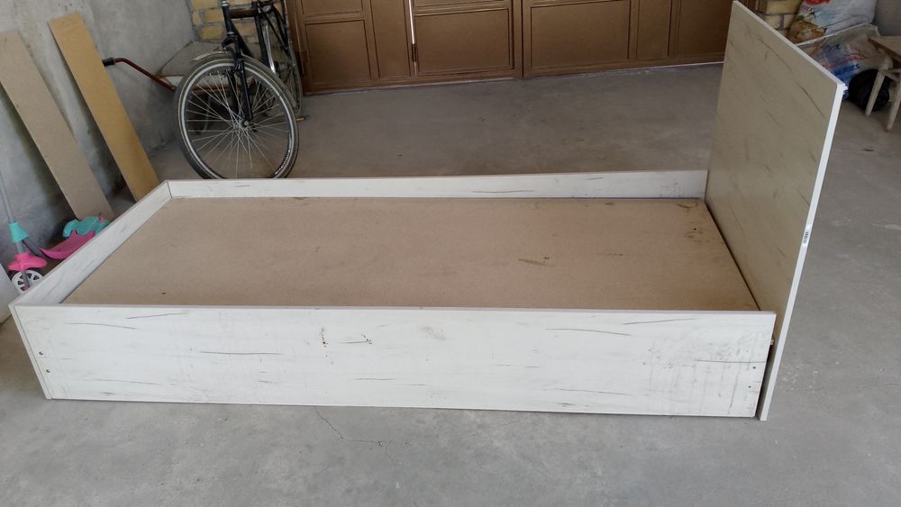 Бир кишилик 2 та кроват