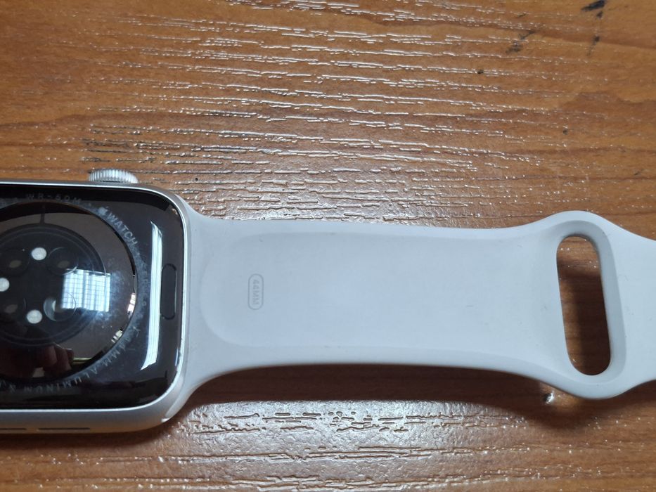 Продавам часовник Apple series 6(за части)