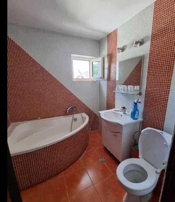 Дава се под наем Тристаен апартамент в Пловдив, Център - 80 кв.м за 255 € - Снимка #1