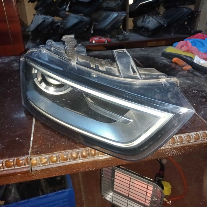 far dreapta audi q3 Bixenon led 8u0941006