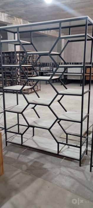 Имеется в наличии кухонные столы со стульями. Также есть расцветки.