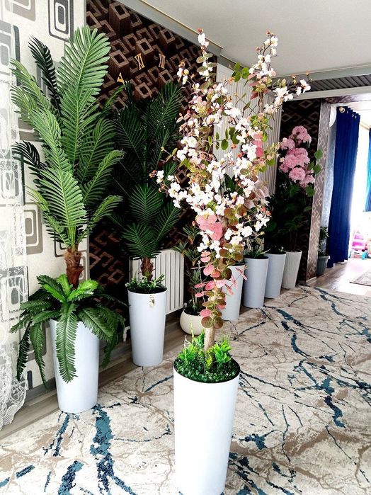 Искусственные цветы. Палма.. искусственные деревья.