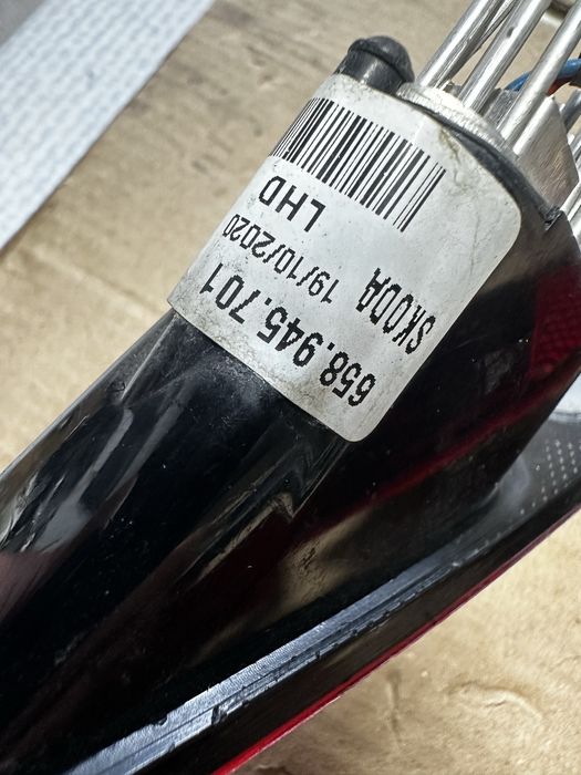 Stop stânga bară spate skoda kamiq.cod:658945701.