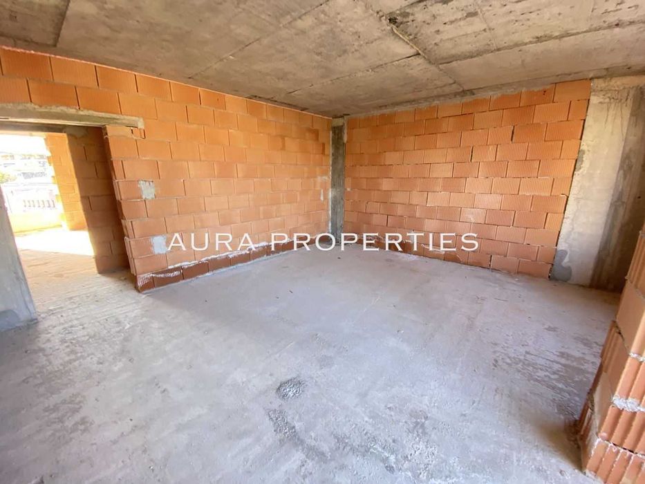 Продава се Тристаен апартамент в Разград, Център - 90 кв.м за 1020 €/кв.м - Снимка #3