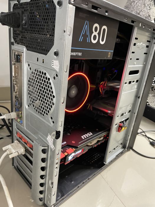 PC  Ryzen 7 2700   16 RAM. Msi 1070 8gb