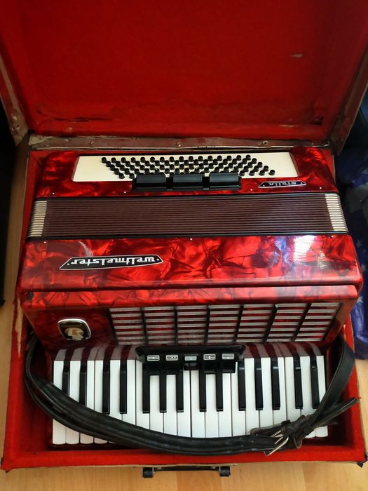 Vănd acordeon weltmeister stela 80 b