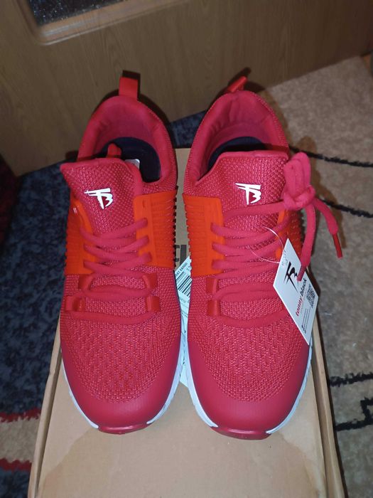 Adidasi sport marime 41 rosu