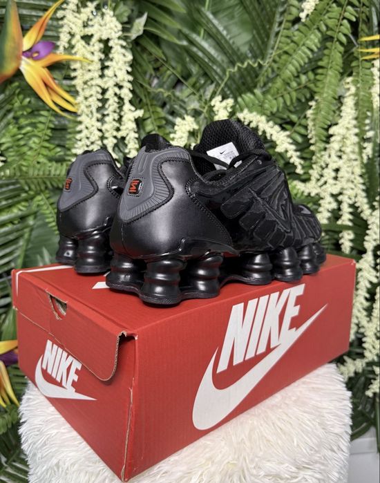 Adidasi nike shox