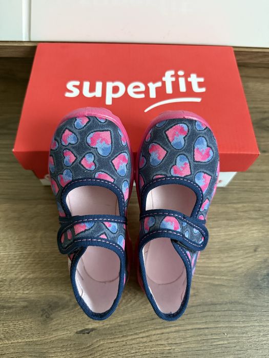Чисто нови детски пантофи Superfit