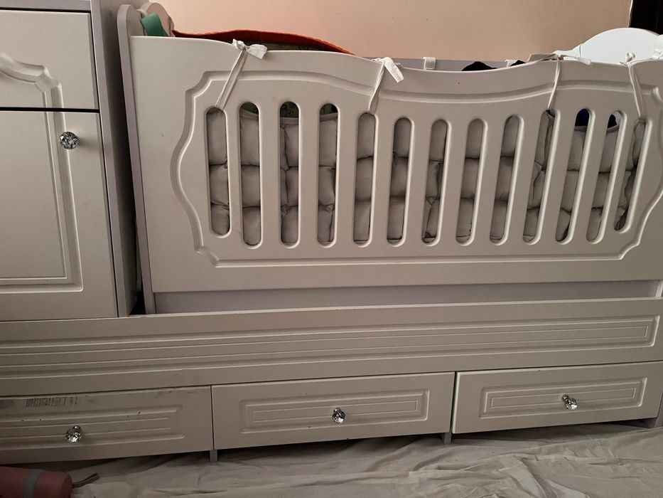 Bolalar yotishi uchun ikki etajlik mebel