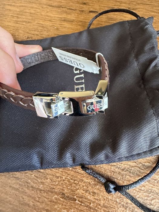 Мъжка кожена гривна Guess