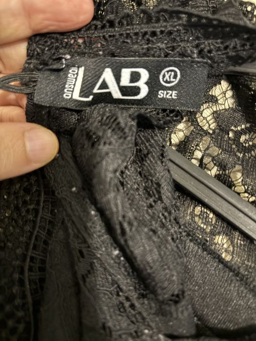 Елегантна рокля с дантела и тюл