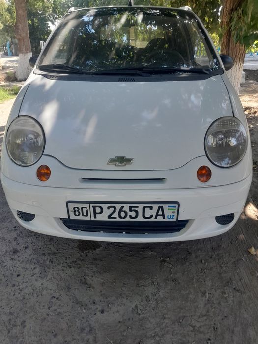 Matiz sotiladi 3 talik 2011 yili rangi oq