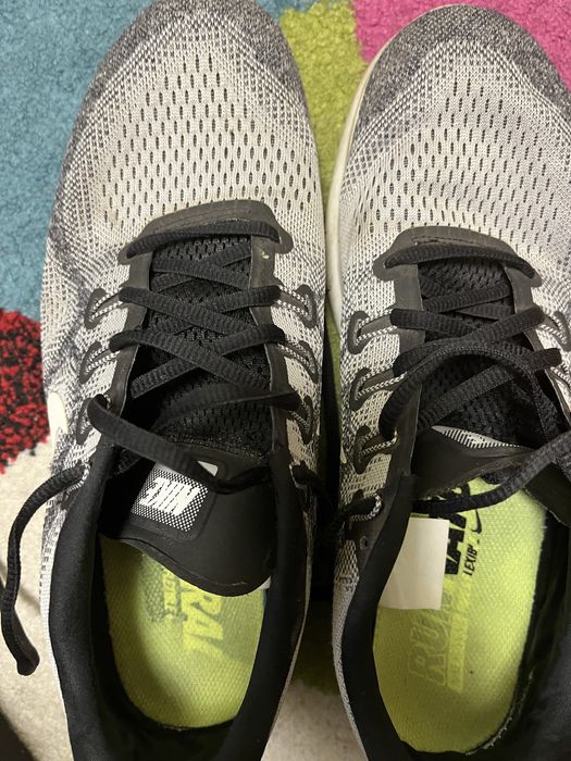 Vând pantofi sport Nike