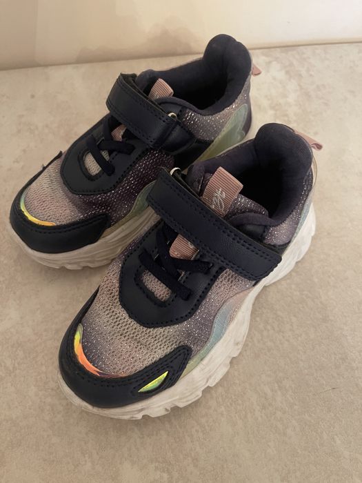 Кроссовки для девочки 29р