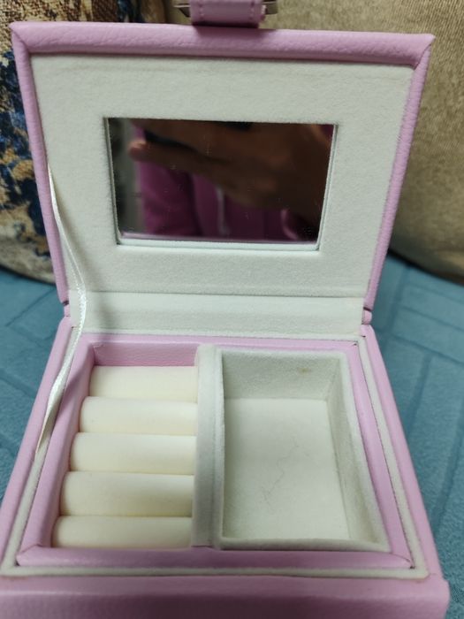 Caseta de bijuterii din piele naturală