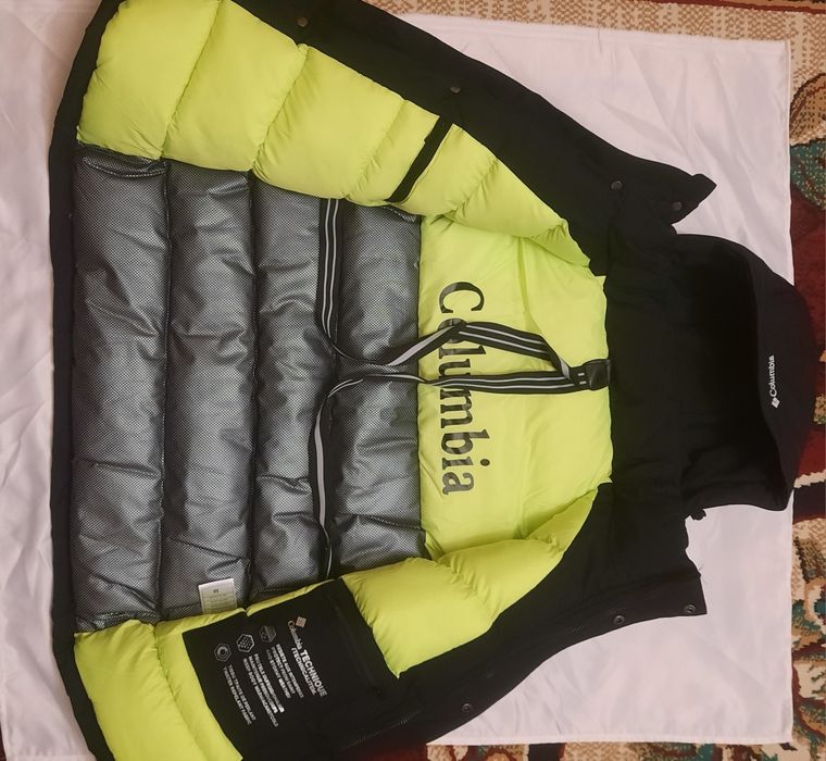 Columbia куртка сотилади
