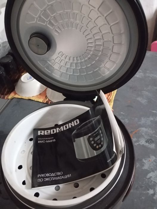 Продам мультиварку Redmond RMC-M4515