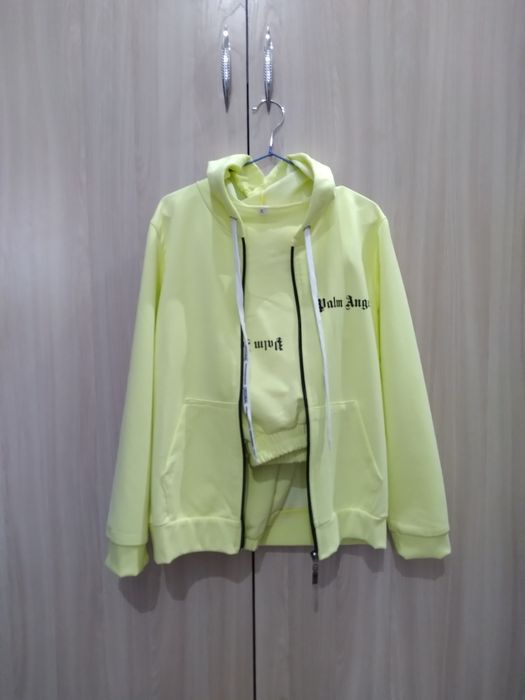 Продам спорт костюм на девочку