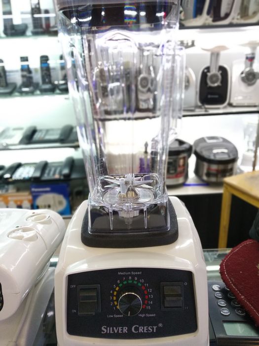 Профессиональный блендер 2000вт металлическое крепление объем 2 л