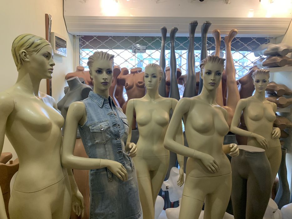 Цели манекени , торс манекени и оборудване за магазин