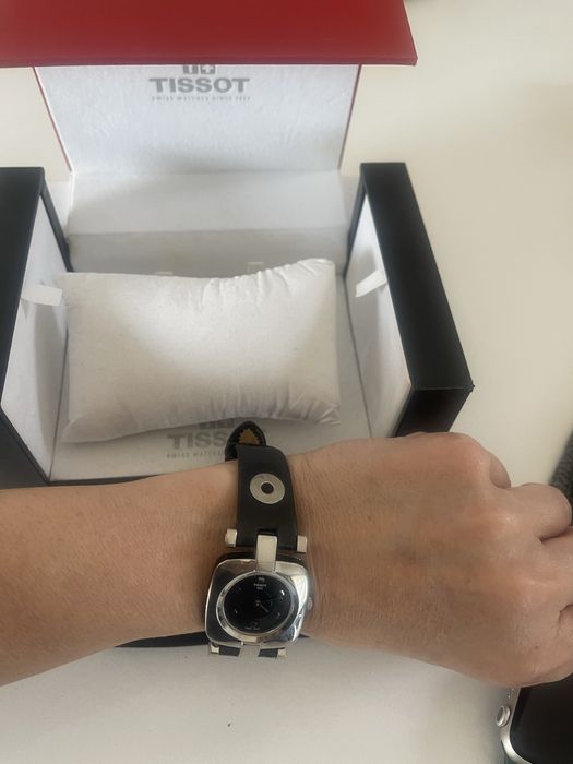 Часовник Tissot-дамски