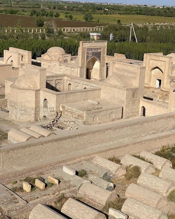 Пешеходные прогулки и транспортные туры по Бухаре Гид Транспорт Гостин