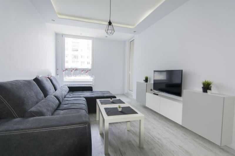 Дава се под наем Двустаен апартамент в София, Кръстова вада - 75 кв.м за 433.5 € - Снимка #4