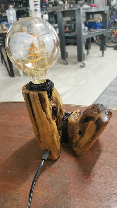 Lampa ornamentala decorativa din lemn, în forma de inima