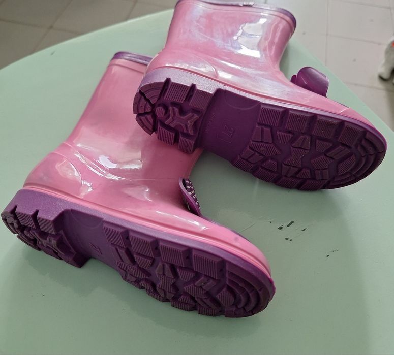 Детски ботуши роави.