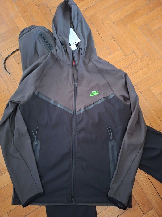 Nike tech размер L цена 95 лева/ 48.55 евро