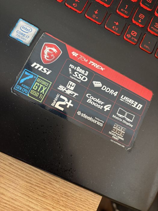 Laptop Gaming MSI + monitor + tastatura