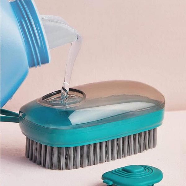 Четка с контейнер за препарати - за пране на килими