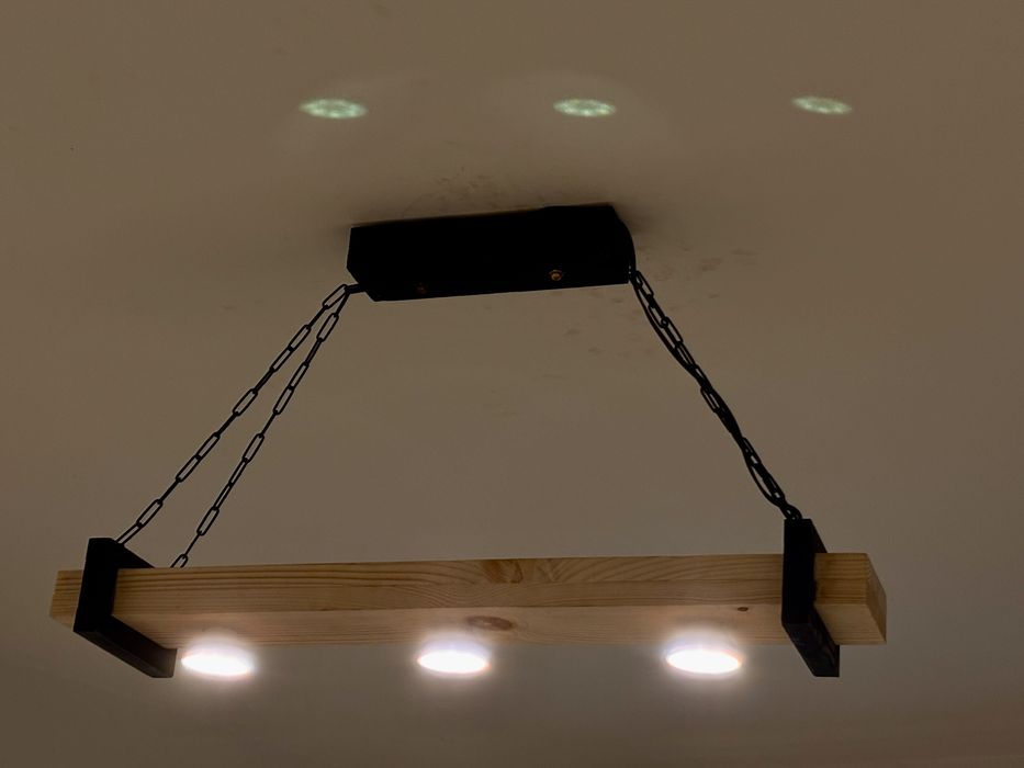 Lampă suspendată din lemn masiv – handmade, design modern și natural