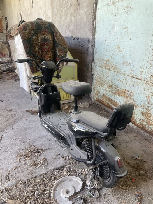 Skuter sotiladi yangi kop yurmagan