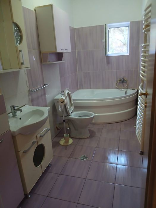 Închiriez apartament