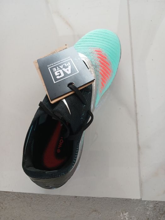 Футболни обувки Nike Phantom 6Low